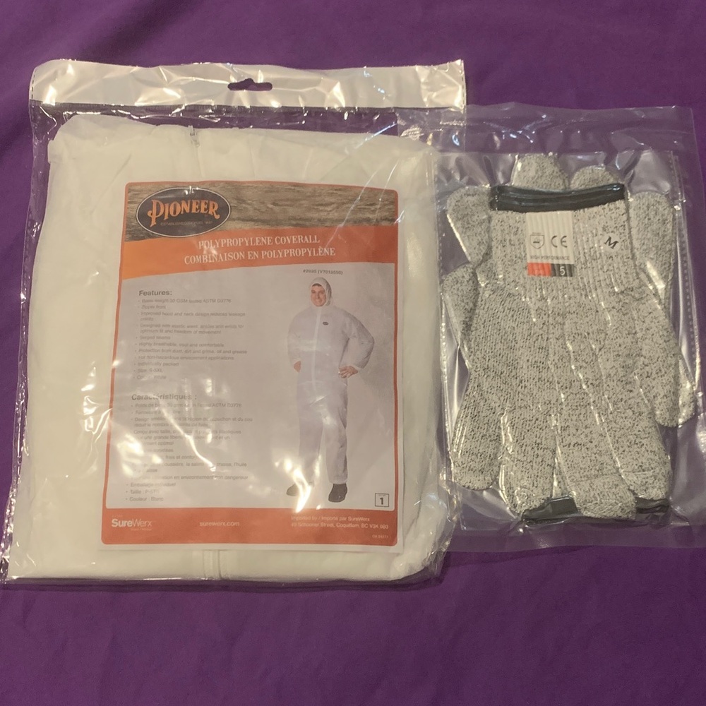 NWT PIONEER White Coverall with Speckled Gloves